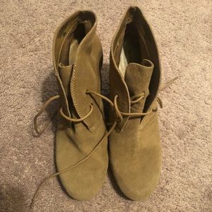 Nine West, Tan wedges.